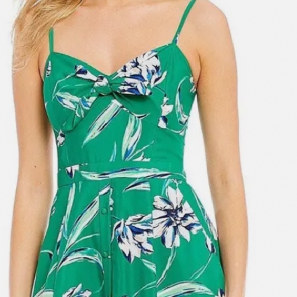 Eliza j - Picture 3 of 4